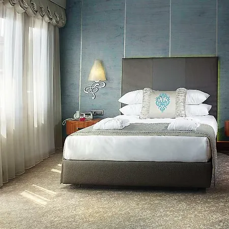 Biz Cevahir Sultanahmet Otel 4*