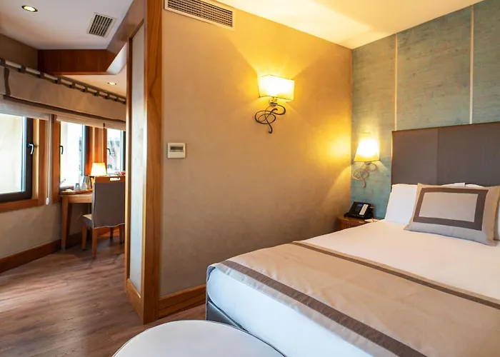 Biz Cevahir Sultanahmet 4*