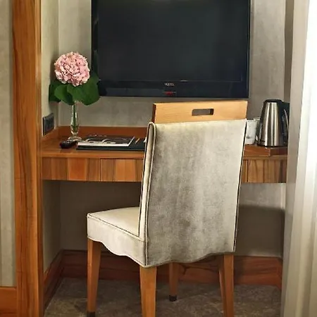Biz Cevahir Sultanahmet Hotell 4*